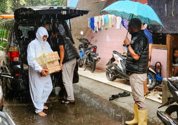 Pemkot Tangsel Salurkan Bantuan Kemanusiaan bagi Warga Terdampak Banjir