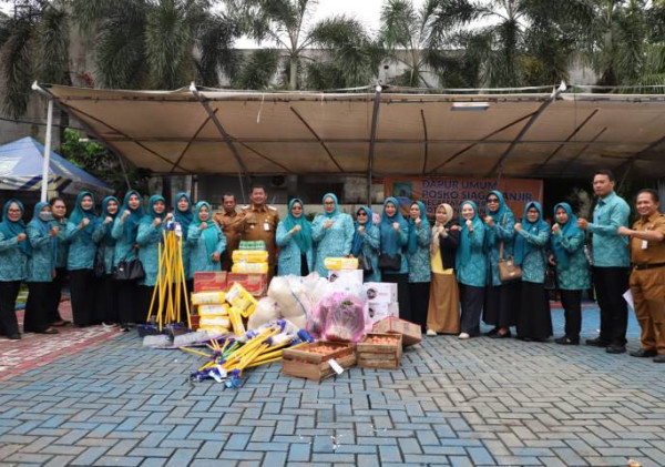 TP PKK Kota Tangerang Salurkan Bantuan untuk Warga Terdampak Banjir