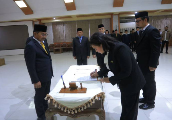 Wali Kota Tangerang Lantik 61 Pejabat, Fokus pada Peningkatan Pelayanan Kesehatan