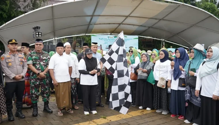 Wabup Tangerang Lepas Jalan Santai Sarungan dalam Rangka Harlah ke-103 NU