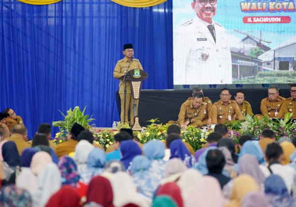 Pemkot Tangerang Beri Kado Spesial bagi Amil Jenazah, Marbot, dan RT/RW