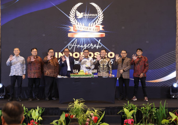 Gubernur Banten Terima Anugerah Indoposco atas Program Bangun Jalan Desa Sejahtera