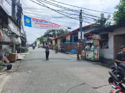 Pemkot Tangerang Gencarkan Operasi Penertiban Spanduk Liar di Jalan Protokol