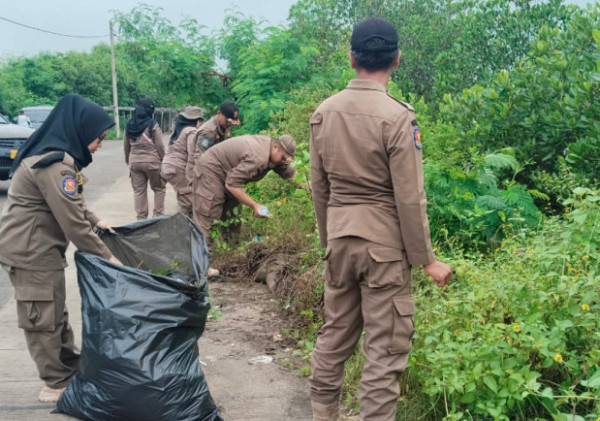 Satpol PP Kabupaten Tangerang Ikuti Corve Bersih-Bersih Pantai Pulo Cangkir
