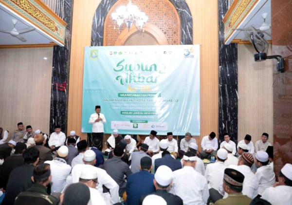 Ribuan Jemaah Hadiri Subuh Keliling Akbar III di Masjid Jami Al Hidayah