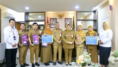 Wabup Tangerang Serahkan SK Kenaikan Pangkat dan Pensiun PNS