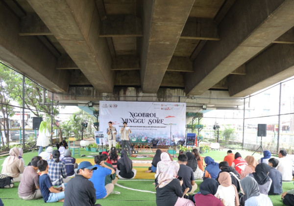 TBM Kolong Ciputat Rayakan Satu Dekade dengan Ngobrol Minggu Sore
