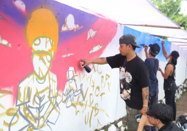 Jalan Deplu Adam Malik Kreo Selatan Berubah Drastis dengan Mural