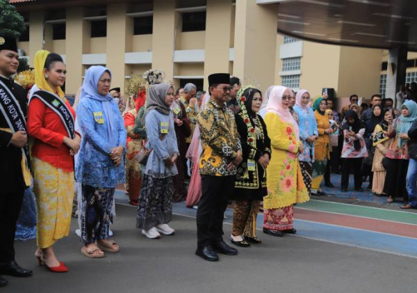 Tangerang Ngebesan, 106 Pasang Pengantin Rayakan Pernikahan Massal di HUT ke-33 Kota Tangerang