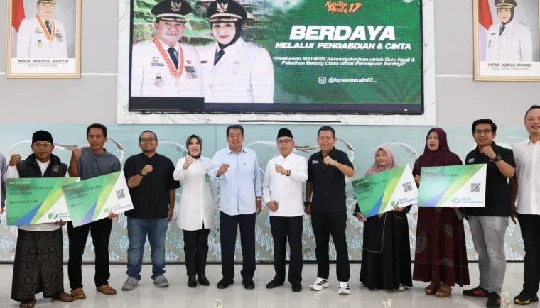 Bupati Tangerang Serahkan Bantuan BPJS Ketenagakerjaan bagi 500 Guru Ngaji