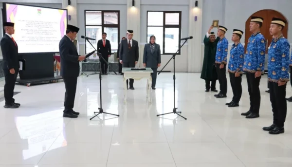 Bupati Tangerang Lantik 11 ASN, Tekankan Integritas dan Pelayanan Publik