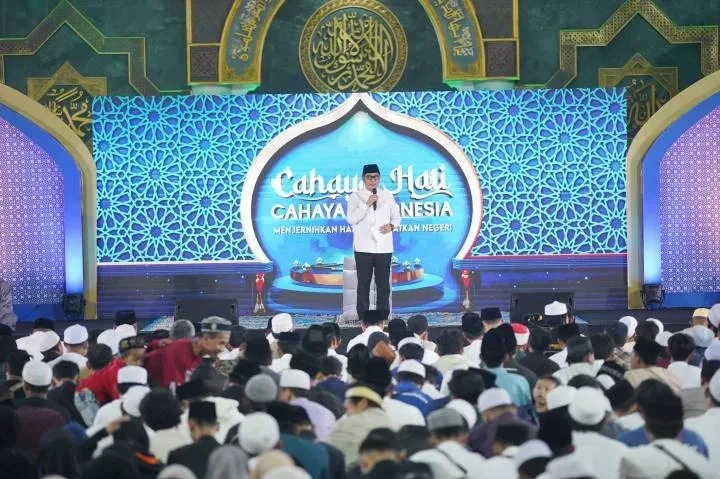 Ribuan Jemaah Padati Masjid Raya Al-A'zhom untuk Cahaya Hati Cahaya Indonesia