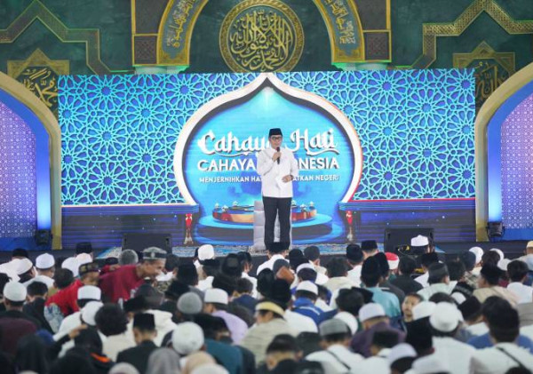 Ribuan Jemaah Padati Masjid Raya Al-A'zhom untuk Cahaya Hati Cahaya Indonesia