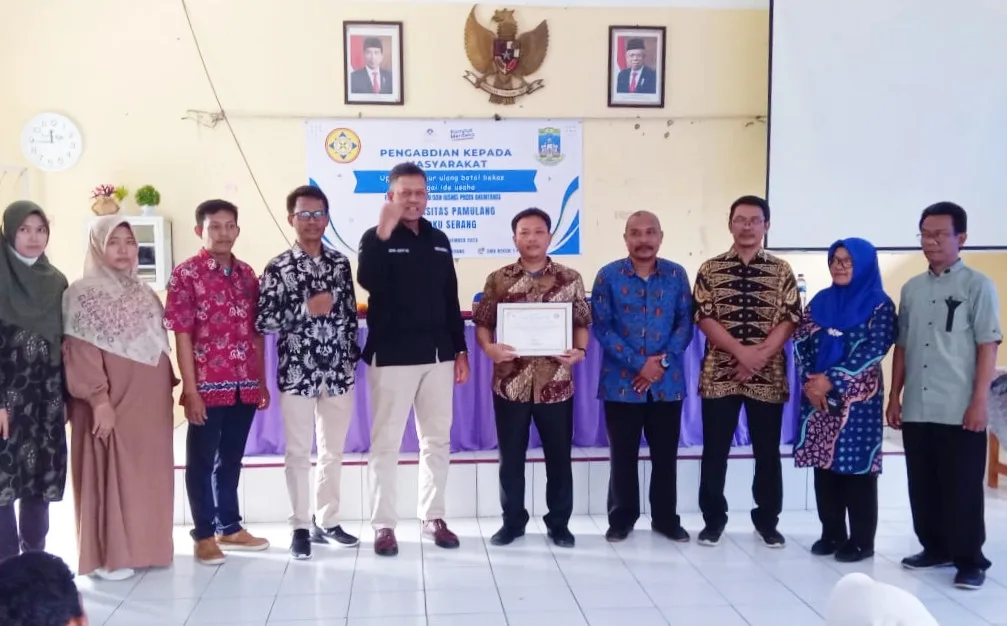 Mahasiswa Universitas Pamulang Tanamkan Cinta Kebersihan Kepada Siswa SMA