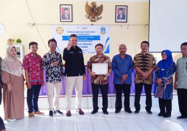 Mahasiswa Universitas Pamulang Tanamkan Cinta Kebersihan Kepada Siswa SMA