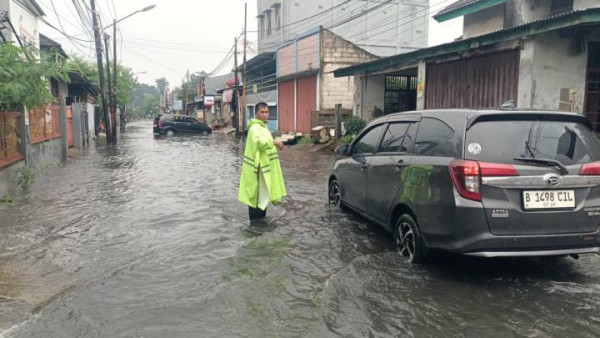 Hujan Deras dan Angin Kencang Terjang Kota Tangerang, Genangan dan Pohon Tumbang Bermunculan