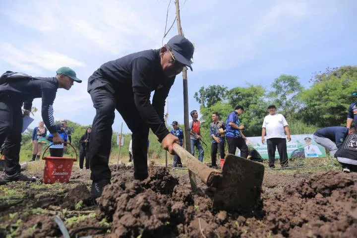 Pemkot Tangerang Gelar Aksi Jumat Bersih dan Penanaman Pohon Serentak di 13 Kecamatan