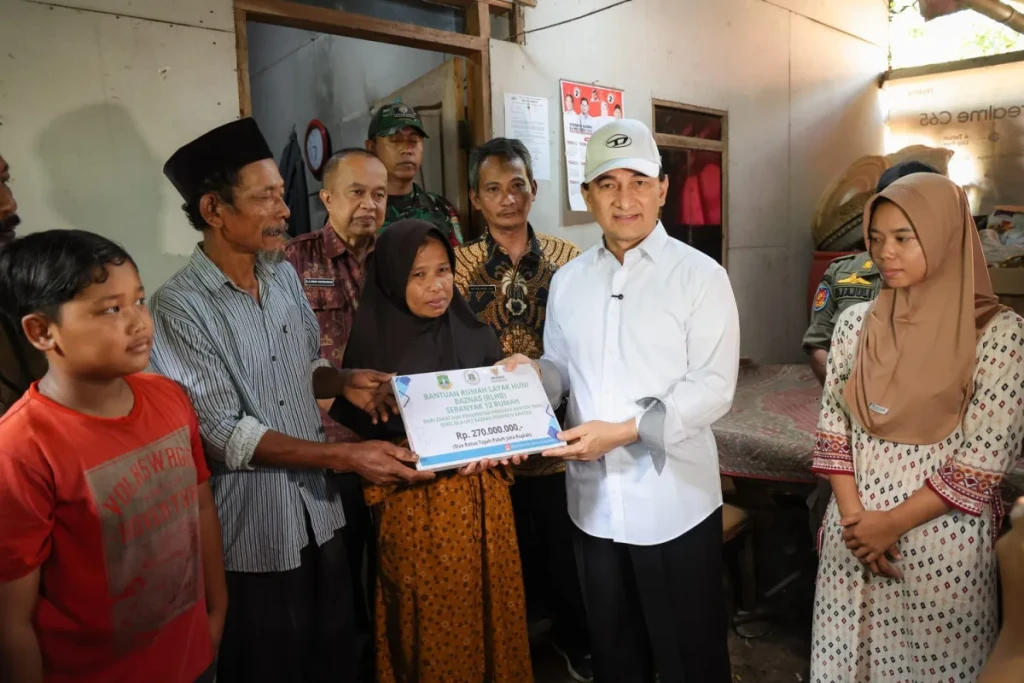 Pemprov Banten dan Baznas Salurkan Bantuan Perbaikan Rumah Layak Huni di Pandeglang