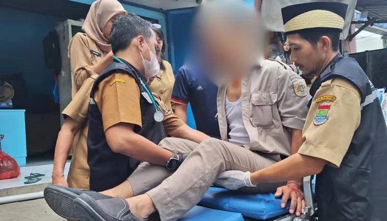 Tim PSC 119 Kabupaten Tangerang Tanggap Cepat Selamatkan Korban Kecelakaan Motor