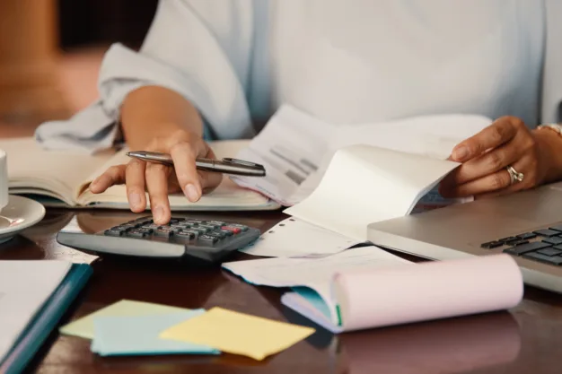 MERANTAU UNTUK KULIAH: TANTANGAN DAN TIPS MENGELOLA KEUANGAN BAGI MAHASISWA BARU