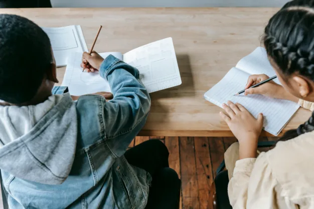 MENGEMBANGKAN KETERAMPILAN MENULIS ANAK: STRATEGI KREATIF UNTUK MASA DEPAN YANG CEMERLANG