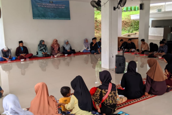 Pelantikan FEKS STAI Wasilatul Falah dan Santunan Mustadafin di Kampung Mualaf Baduy