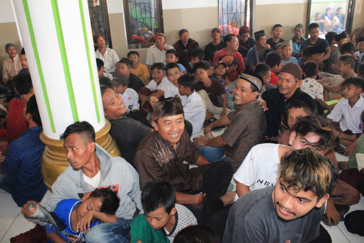 Warga Serang Berbagi Lewat Tradisi Ngeropok
