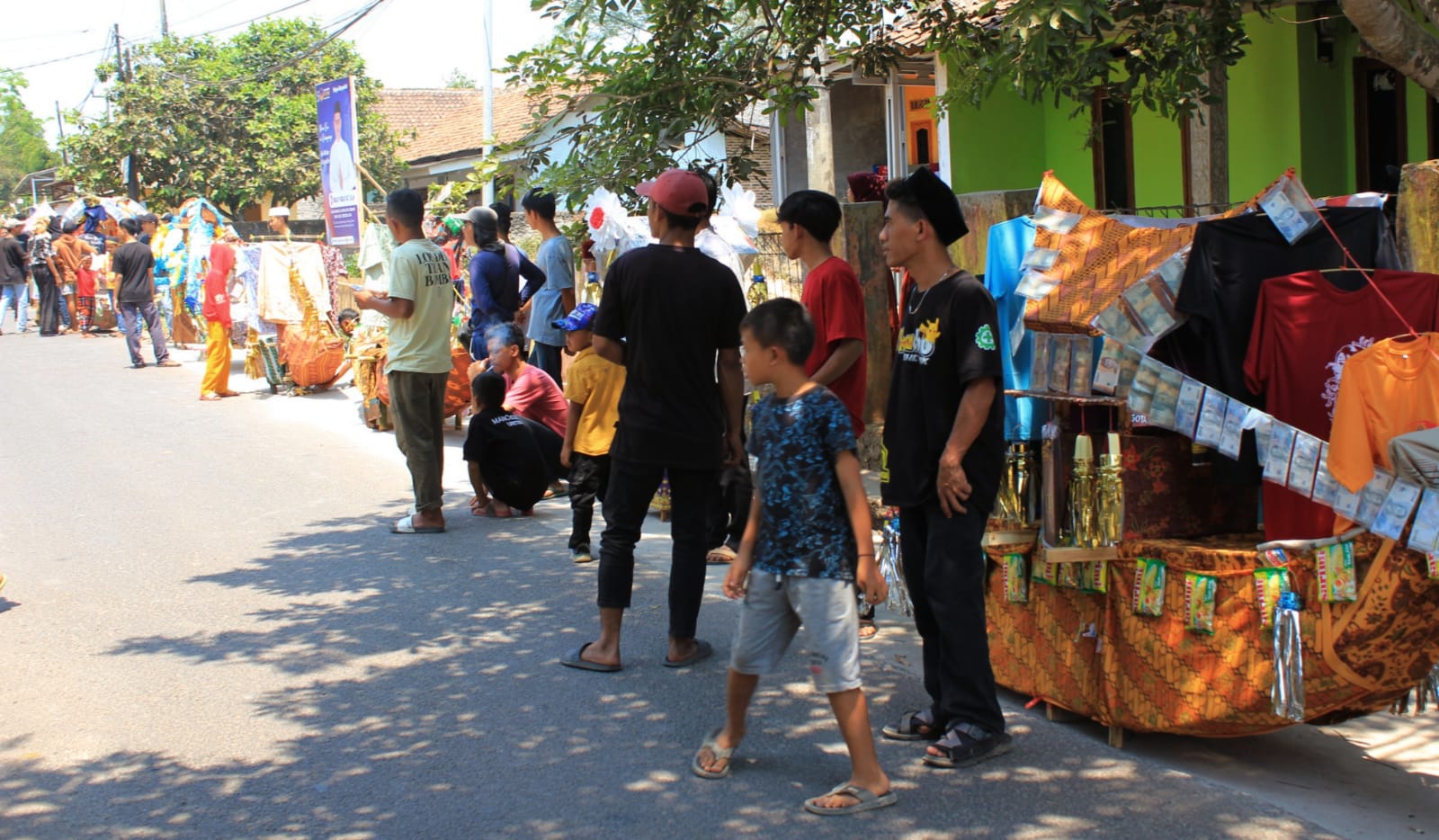 Warga Serang Berbagi Lewat Tradisi Ngeropok