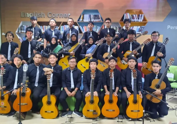 Resital Gitar Klasik di Perpustakaan Untirta Seperti Ensiklopedi yang Terbuka