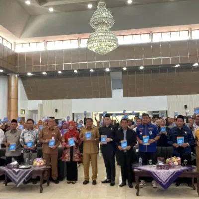 Launching Buku Catatan Pinggir: Pesan untuk Ayah, DPPKB Dorong Peran Ayah dalam Program Bangga Kencana