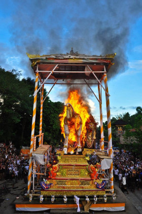 Menguak Fakta Menarik: Tradisi "Ngaben" Bali Yang Penuh Makna Filosofis