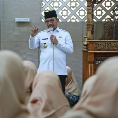 Wali Kota Tangerang Ajak Ibu-Ibu Majelis Taklim Teladani Rasulullah Lewat Aksi Peduli Lingkungan