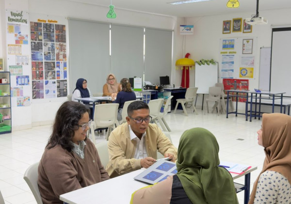 Gubernur Banten Andra Soni Dukung Gerakan Ayah Mengambil Rapor Anak ke Sekolah