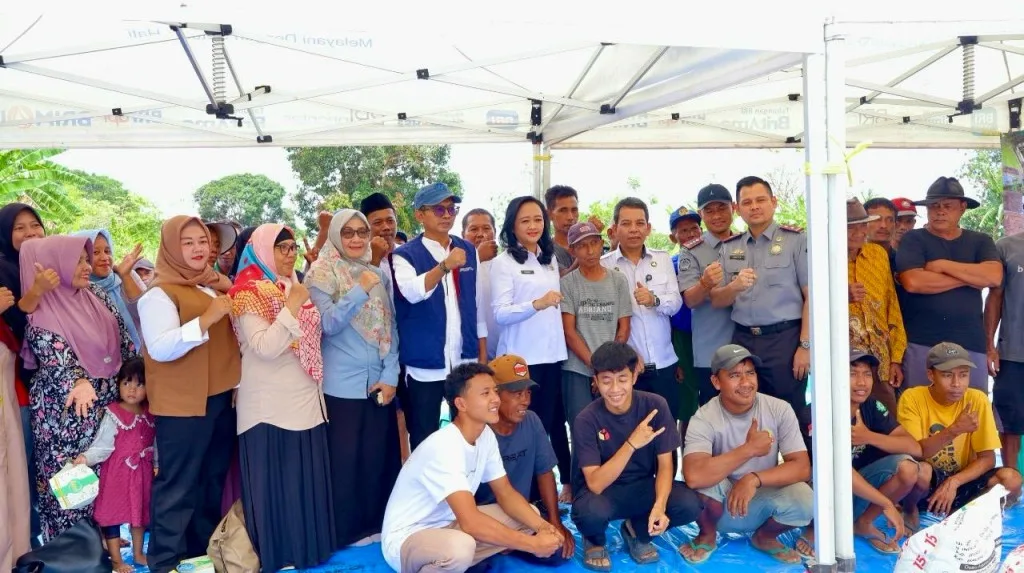 Kanwil Imigrasi Banten dan DKP3 Serang Serahkan Bantuan Benih Jagung untuk Petani Walantaka