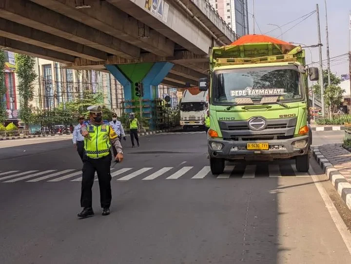 Truk Tanah dan Proyek Kian Diawasi! Pemkot Tangerang Tegas Batasi Lalu Lintas Kendaraan Berat di Kawasan Kota
