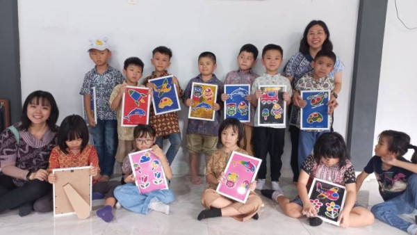 Anak-anak SD Belajar Membatik di Kampung Batik Kembang Mayang, Meriahkan Hari Batik Nasional