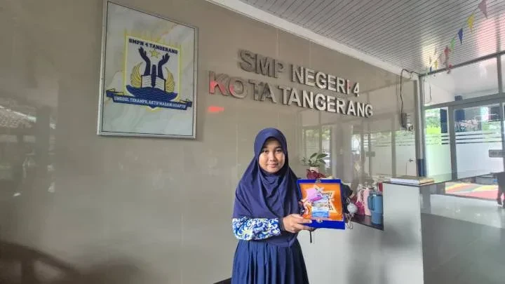 Azzahra Bersinar di Panggung Puisi, “Hikayat Guru di Ujung Negeri” Bikin Juri Terpukau