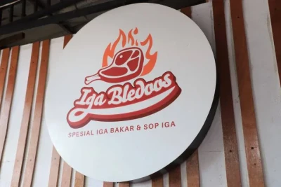Pedasnya Nampol! Iga Bledoos Cipondoh, Kuliner “Meledak” yang Wajib Dicoba di Kota Tangerang