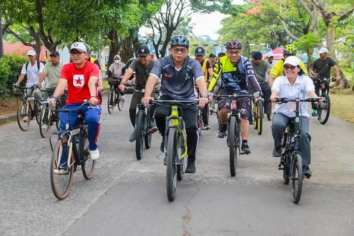 Serunya Gowes dan Kerja Bakti Massal di Batuceper! Pemkot Tangerang & KLH RI Kompak Jaga Lingkungan Perkotaan