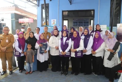 Perkuat Layanan Masyarakat, TP Posyandu Provinsi Banten Salurkan Bantuan dan Lakukan Penilaian di Posyandu Mawar 03 Tangerang