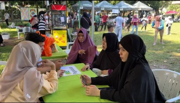 Bazar Meriah di Lapangan Mina: Warga Bisa Tukar Sampah Jadi Tabungan Emas
