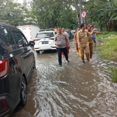 Hujan Lebat Picu Genangan, Camat Benda Turun Langsung Pantau Lokasi dan Pengungsian