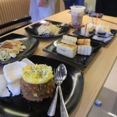 Nongkrong Hemat Tapi Estetik? Kawaii Cafe & Eatery Jadi Spot Favorit Baru Anak Muda Cipondoh