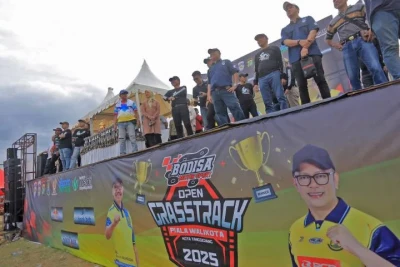 Wali Kota Tangerang Jajal Lintasan! Kejurnas Grasstrack Motorcross 2025 Ditutup Meriah di Sirkuit Selapajang