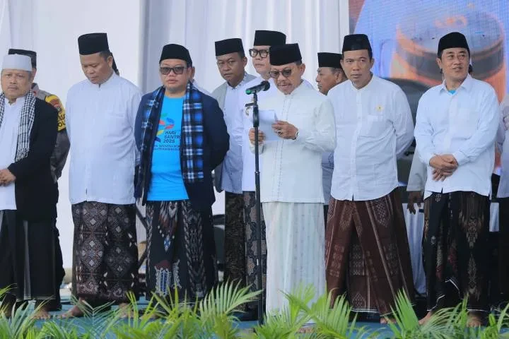 Gema Takbir dan Semangat Santri Guncang Taman Elektrik, Wali Kota Sachrudin: “Santri Harus Kuasai Teknologi dan Jadi Penggerak Peradaban”
