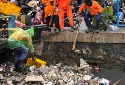 Sampah Menumpuk Picu Ancaman Banjir, Pemkot Tangerang Bergerak Cepat di Irigasi Sipon