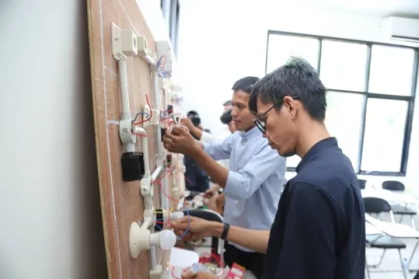 BLK Kota Tangerang Gelar Pelatihan Instalasi Listrik Gratis, Peserta Antusias Siap Jadi Tukang Listrik Mandiri
