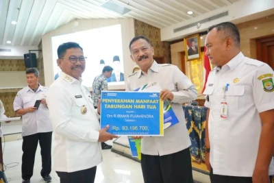 Jelang Purna Tugas, 100 ASN Terima SK Pensiun Langsung dari Wali Kota Tangerang
