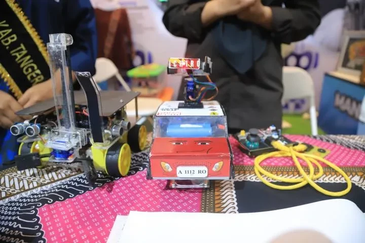Robot Canggih Karya Siswa Madrasah Curi Perhatian di Expo Madrasah Nasional Tangerang 2025