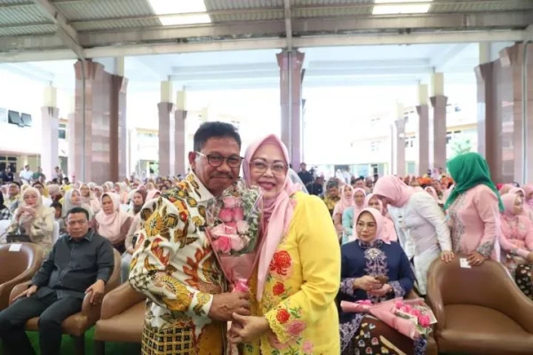 Tawa dan Semangat Ibu-Ibu Penuhi Plaza Puspem, Ini Pesan Wali Kota di Hari Ibu ke-97